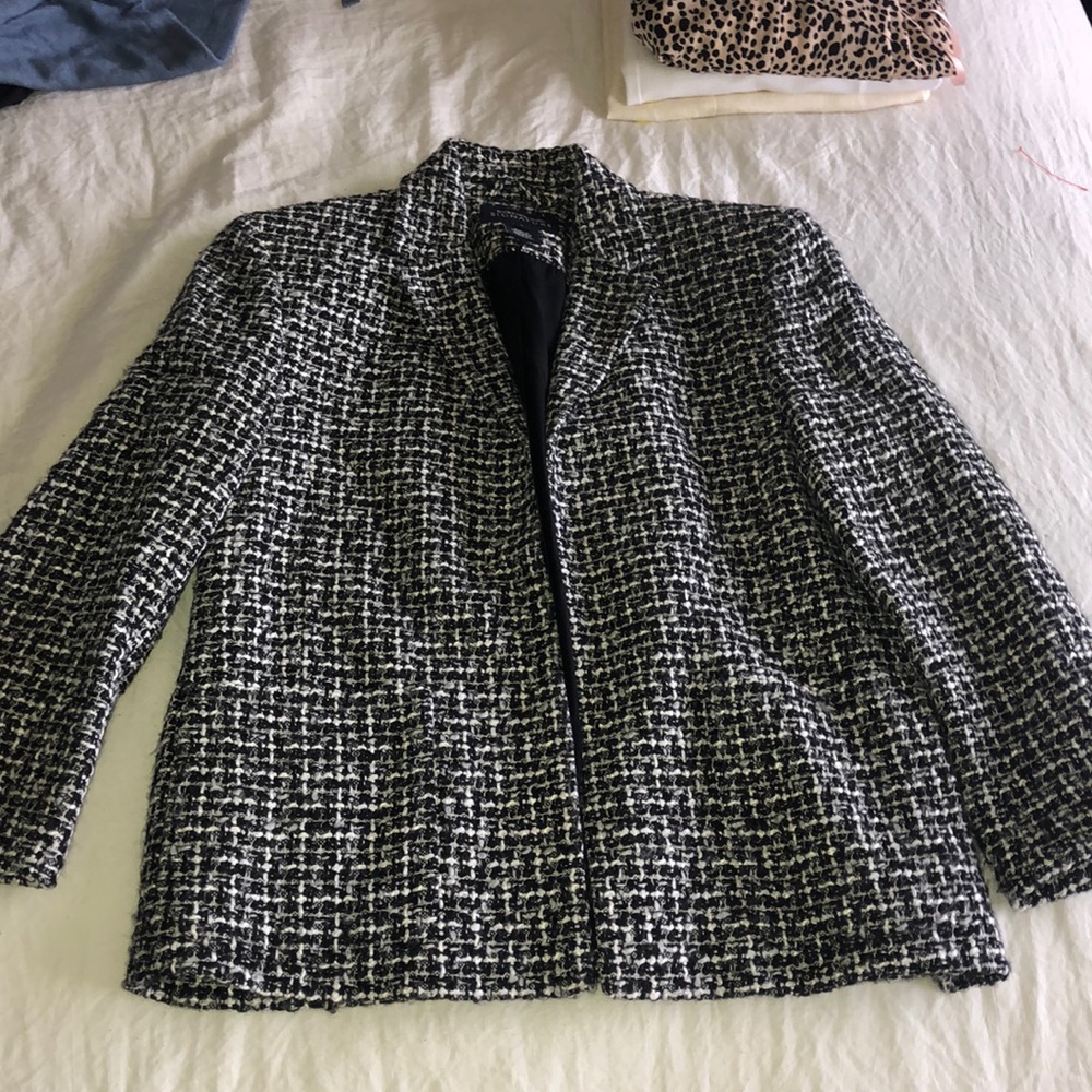 Women’s tweed blazer